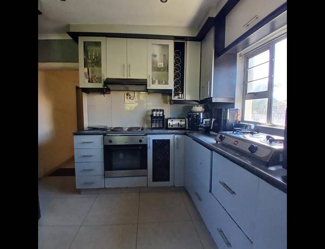 3 BEDROOM HOUSE FOR SALE IN MONTCLAIR